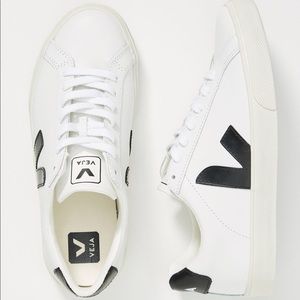 Almost New Veja Esplar Low-Top Sneakers